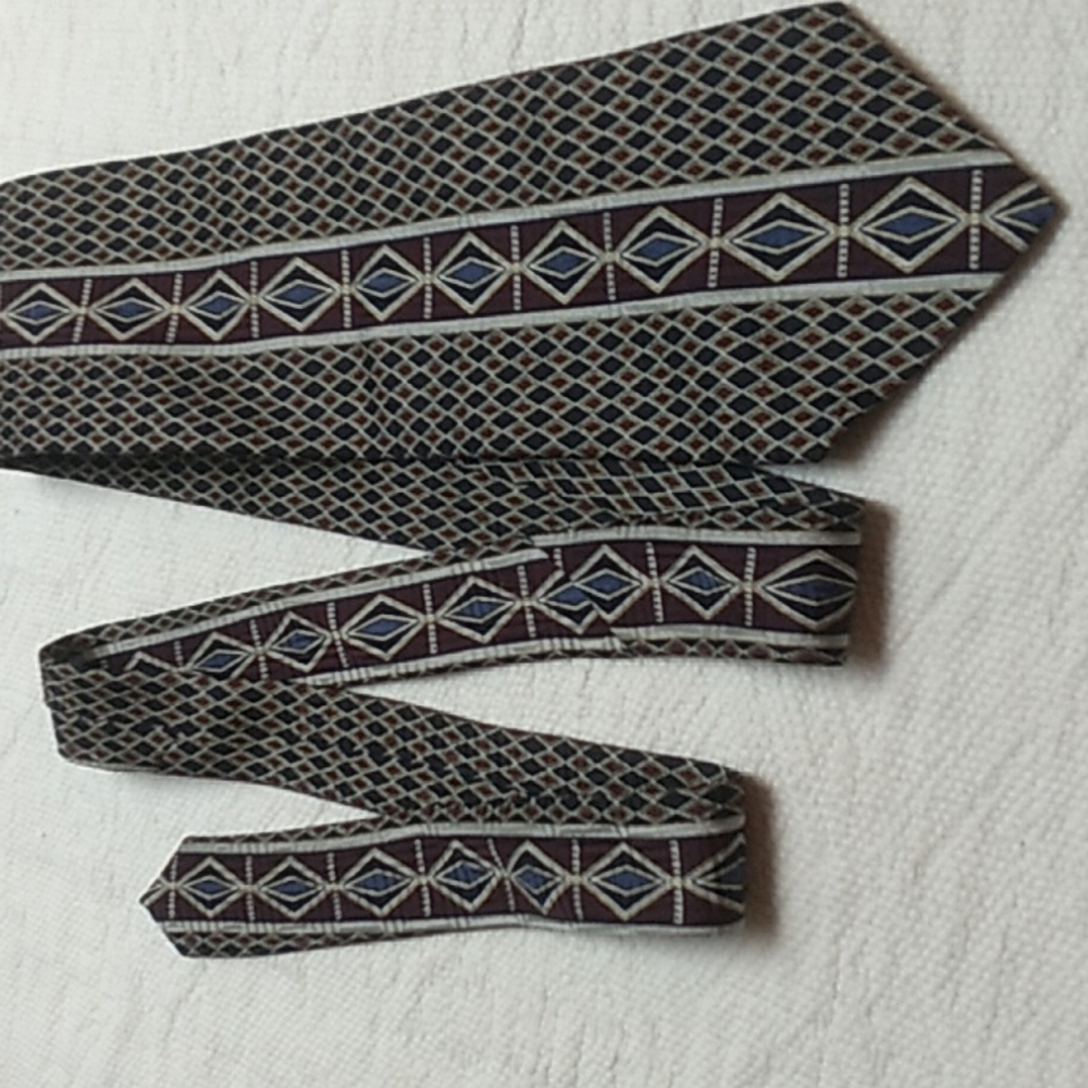 100% silk Conte di Milano Men's tie. Black, Gold & Burgundy